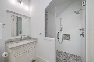 1031 E 7th 1/2 St, Houston, TX 77009 - Photo 12