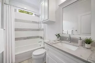 1031 E 7th 1/2 St, Houston, TX 77009 - Photo 22
