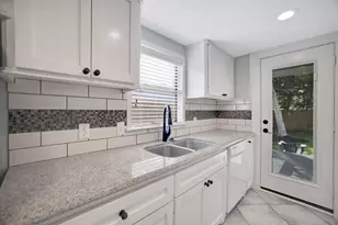 202 Fannin St, Tomball, TX 77375 - Photo 18
