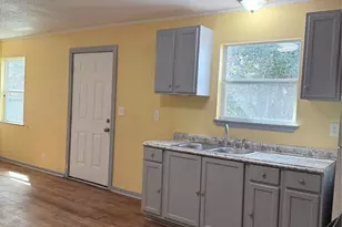 212 S Main St, Conroe, TX 77301 - Photo 8