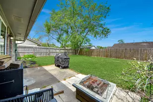 10327 Sageburrow Dr, Houston, TX 77089 - Photo 6