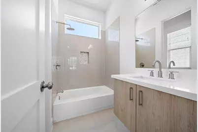 1015 W 24th Street #B, Houston, TX 77008 - Photo 14