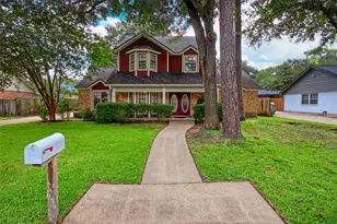 15702 Gilbertyn Dr, Tomball, TX 77377 - Photo 2