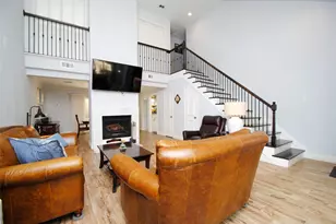 2006 Potomac Dr, Houston, TX 77057 - Photo 2