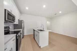 716 W Dallas St, Conroe, TX 77301 - Photo 8