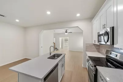 716 W Dallas Street, Conroe, TX 77301 - Photo 14