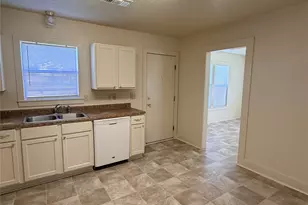 500 W Third St, Brenham, TX 77833 - Photo 10