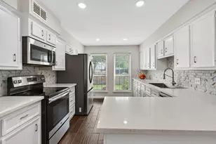 15 River Creek Way, Sugar Land, TX 77478 - Photo 2