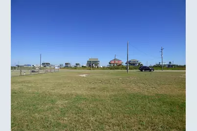 1105 Van Sant, Gilchrist, TX 77617 - Photo 4