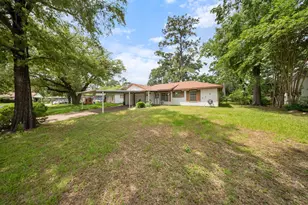 9215 Linda Vista Rd, Houston, TX 77078 - Photo 2