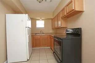 2460 W Shane St, Alvin, TX 77511 - Photo 4