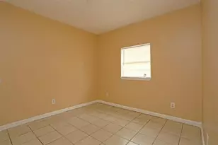 2460 W Shane St, Alvin, TX 77511 - Photo 6