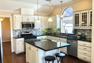 106 Stony Point Ct, Clute, TX 77531 - Photo 2