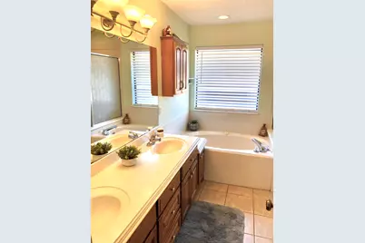 106 Stony Point Court, Clute, TX 77531 - Photo 12