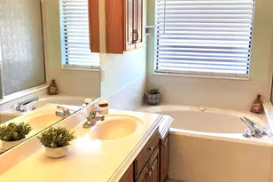 106 Stony Point Ct, Clute, TX 77531 - Photo 12