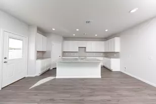 16587 Willow Frst Dr, Conroe, TX 77302 - Photo 2