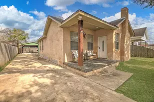 590 Highland Dr, Beaumont, TX 77705 - Photo 2