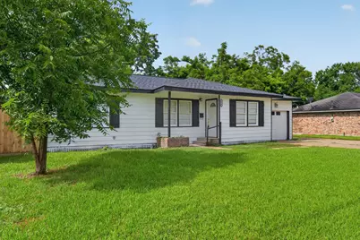 310 Nasturtium Street, Lake Jackson, TX 77566 - Photo 2