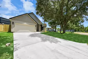 216 W Curtis Ave, Pasadena, TX 77502 - Photo 2