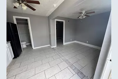 7018 Avenue F #6, Houston, TX 77011 - Photo 6