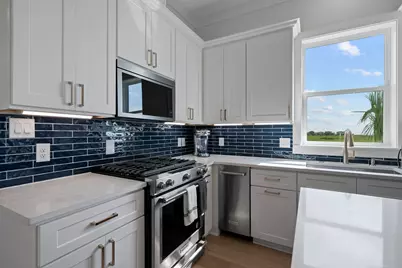 683 Seaside Dr, Crystal Beach, TX 77650 - Photo 14