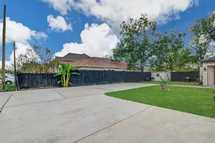 8040 Howton St St, Houston, TX 77028 - Photo 32
