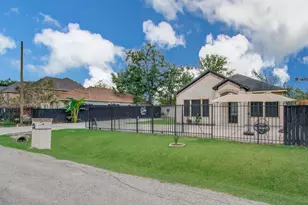 8040 Howton St St, Houston, TX 77028 - Photo 2