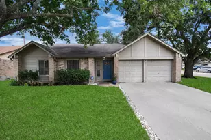 13002 Kingsmill Dr, Sugar Land, TX 77478 - Photo 2