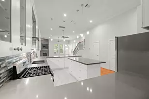 206 Burr St, Houston, TX 77011 - Photo 8