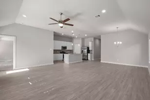 7627 Sirocco Ln, Baytown, TX 77523 - Photo 4