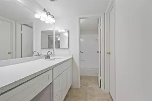 11201 Lynbrook Dr, Houston, TX 77042 - Photo 8