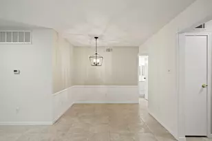 11201 Lynbrook Dr, Houston, TX 77042 - Photo 2