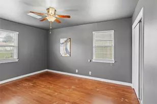 8406 Glen Valley Dr, Houston, TX 77061 - Photo 20