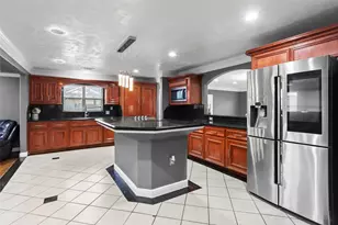8406 Glen Valley Dr, Houston, TX 77061 - Photo 8