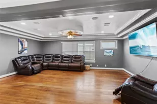 8406 Glen Valley Dr, Houston, TX 77061 - Photo 10