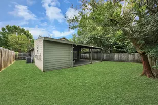 13827 Bay Gardens Dr, Sugar Land, TX 77498 - Photo 32