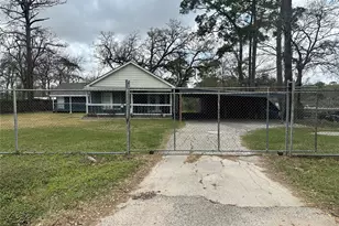 335 Bayou Dr, Channelview, TX 77530 - Photo 1