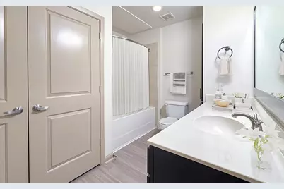 2700 Brazos Street #1411, Houston, TX 77006 - Photo 4