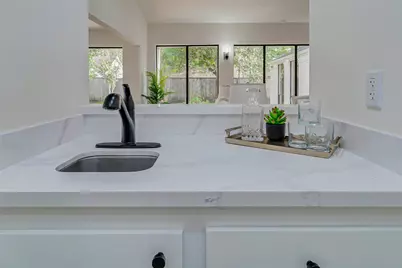 10303 Chevy Chase Drive, Houston, TX 77042 - Photo 12