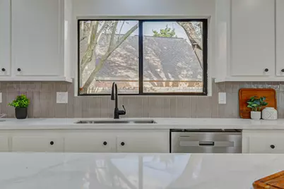 10303 Chevy Chase Drive, Houston, TX 77042 - Photo 10