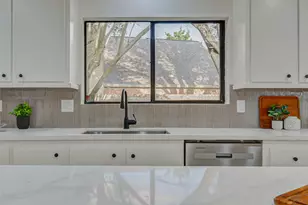 10303 Chevy Chase Dr, Houston, TX 77042 - Photo 10