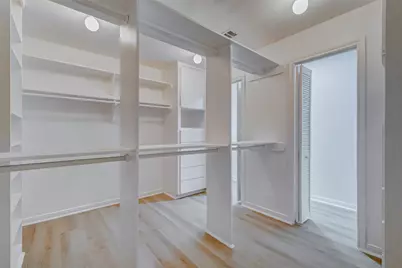 10303 Chevy Chase Drive, Houston, TX 77042 - Photo 32