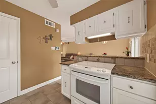 10252 Longmont Dr, Houston, TX 77042 - Photo 18