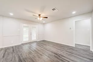 9617 Caffrey St, Houston, TX 77075 - Photo 6