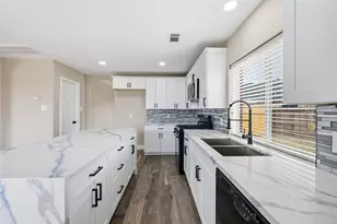 3522 Pecan Mill Dr, Sugar Land, TX 77498 - Photo 2