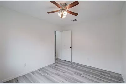 5727 Longforest Drive, Houston, TX 77088 - Photo 16