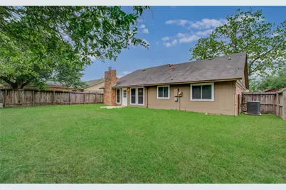 5727 Longforest Drive, Houston, TX 77088 - Photo 32
