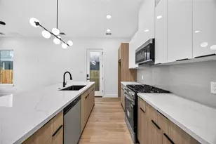 4633 Mallow St, Houston, TX 77051 - Photo 8