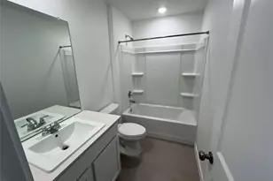 272 Laura Leigh Ln, Angleton, TX 77515 - Photo 4