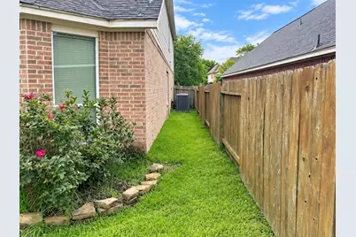 15827 Maple Shores Drive, Houston, TX 77044 - Photo 10